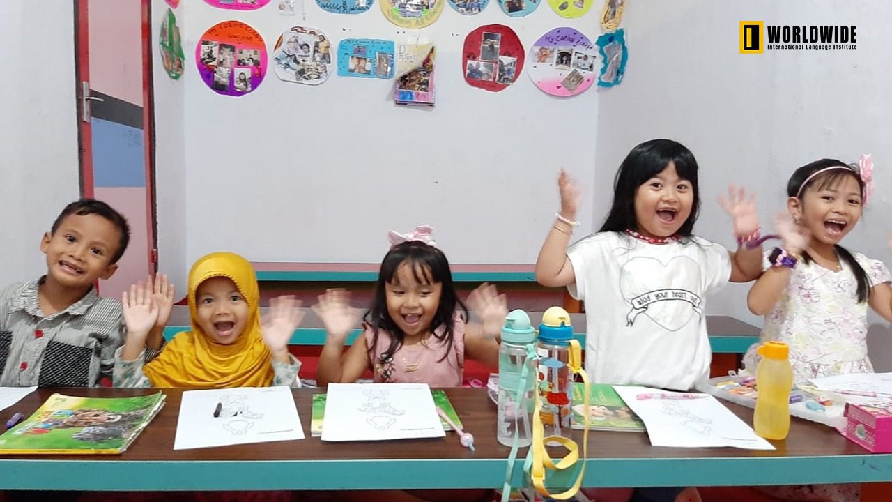 English For Kindergarten - Worldwide Lamongan